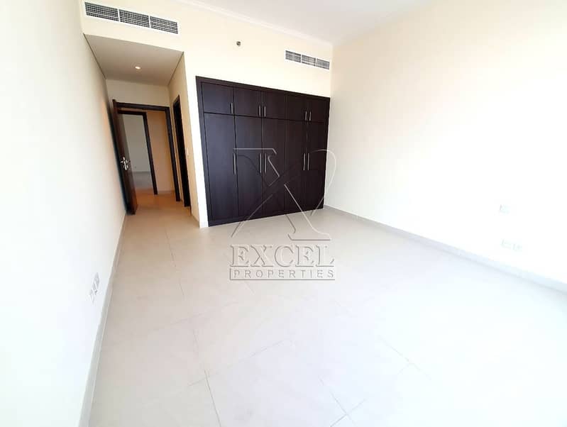 2 Luxurious 3BHK / maids room @123K/6 Cheques in Karama