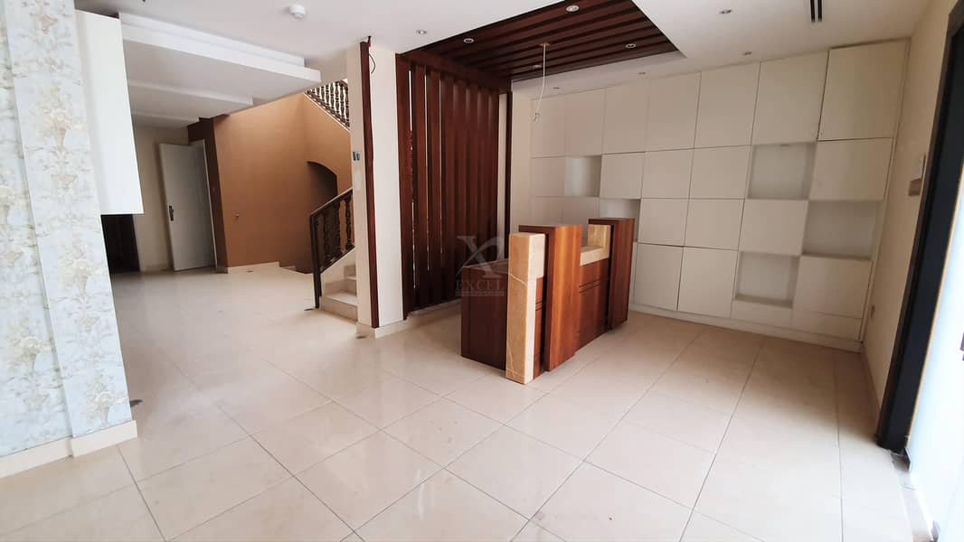 3 3 Bedroom Villa with a Spacious Layout in Jumeirah 3