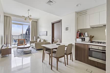 شقة 2 غرفة نوم للايجار في الخليج التجاري، دبي - Living room