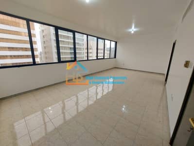 2 Bedroom Apartment for Rent in Corniche Area, Abu Dhabi - Classy 2bhk with Spacious Saloon and Kitchen