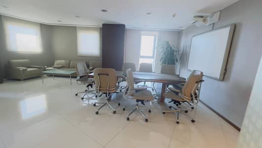Office for Rent in Deira, Dubai - Premium Furnished Office || With All Amenities || Annual Contract || Prime Location