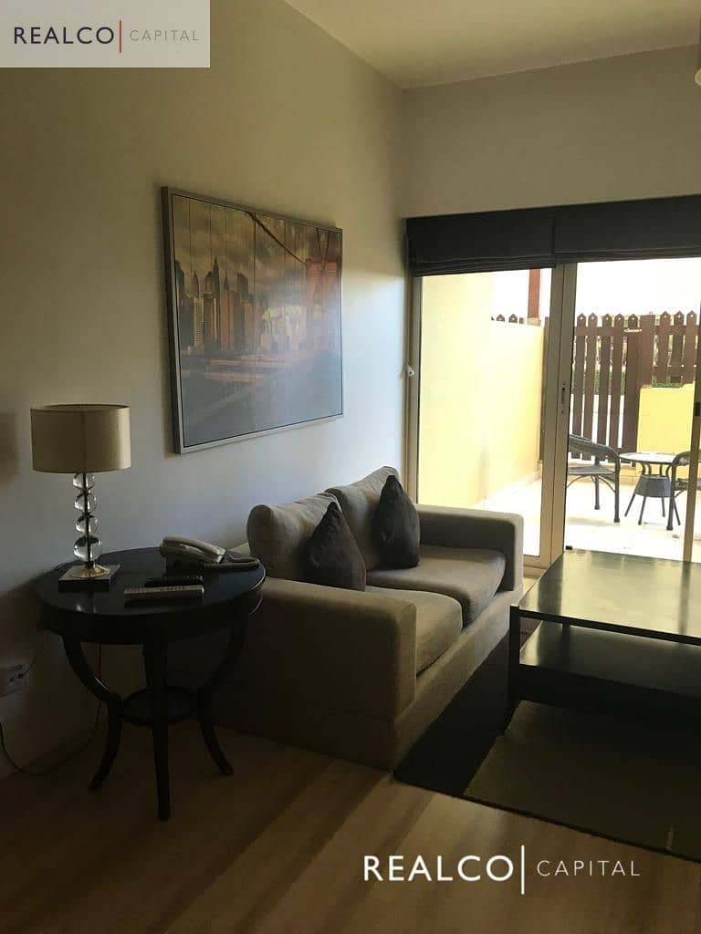 10 Greens Large 1Bed with Courtyard fully Upgraded n Furnished