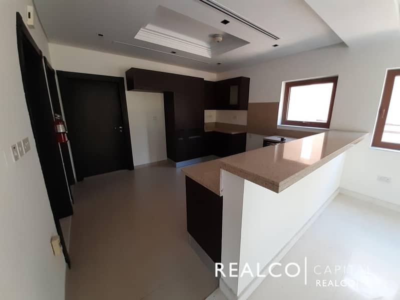 5 SPACIOUS 3BR+MAIDS VILLA IN FURJAN