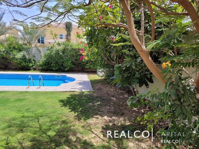 4 MASSIVE 4BR LARGE WITH PRIVATE POOL!