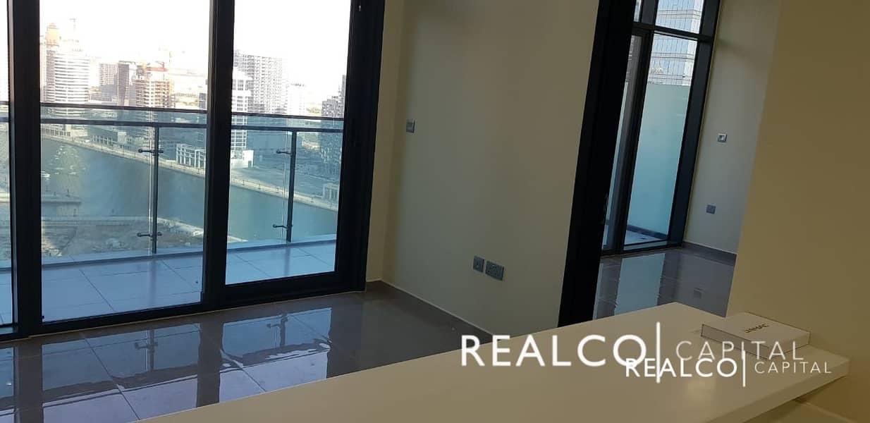 8 Amazing 1 Bedroom | Middle Floor | Canal View | Brand New