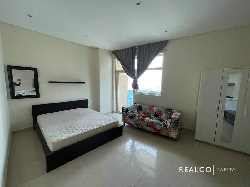 3 Fully Furnished |  Vacant Large Studio