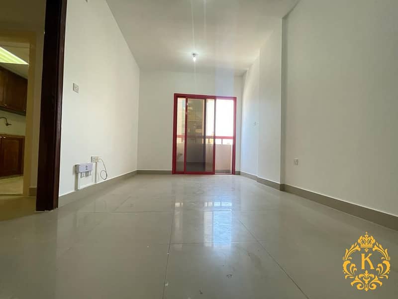 شقة في شارع الوحدة (شارع دلما)،الوحدة 1 غرفة 38000 درهم - 6369434