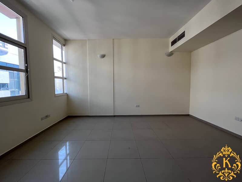 Fascinating 2 bedroom hall with balcony