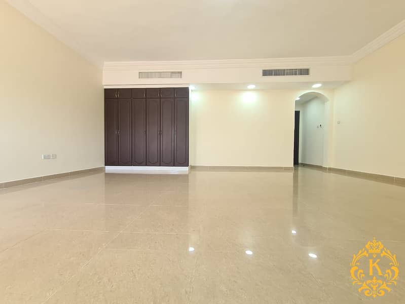 Квартира в Аль Шамха, 2 cпальни, 40000 AED - 6816634