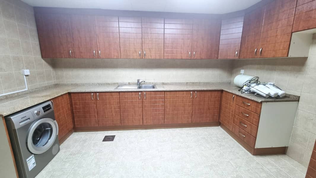 11 Kitchen 01. jpg