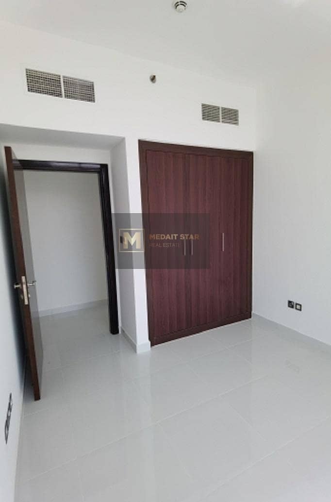 5 Spacious / Brand New/ Chiller free 3bhk in Arabian Gates