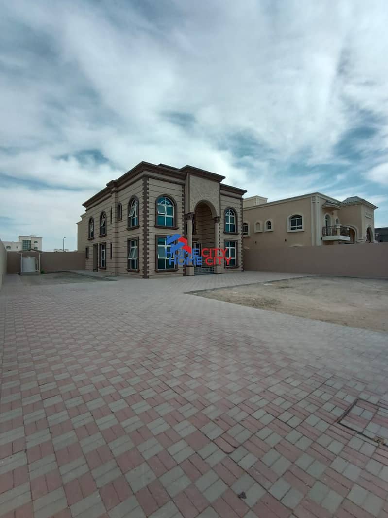 Villa for rent in the city of Riyadh, in a prime location, 6 rooms, 155000
