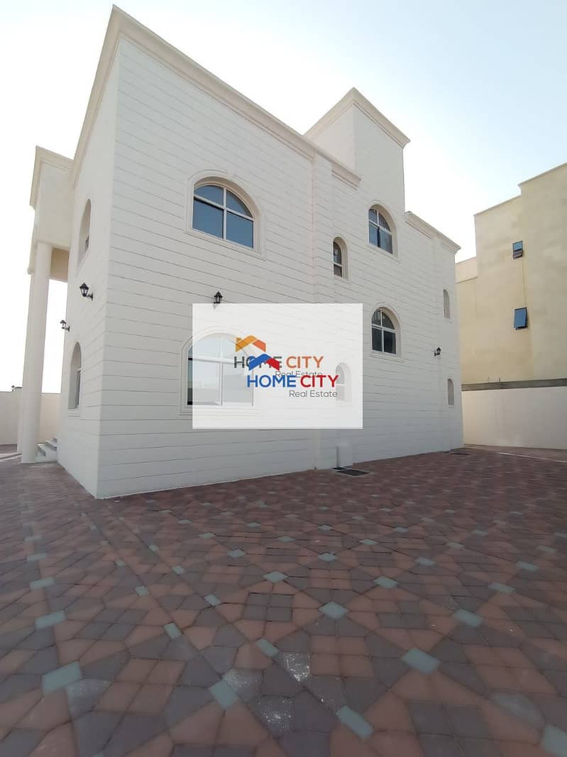 Villa for rent in the city of Riyadh, south of Al Shamkha, in a great location (5 master bedrooms) 140000 dirhams