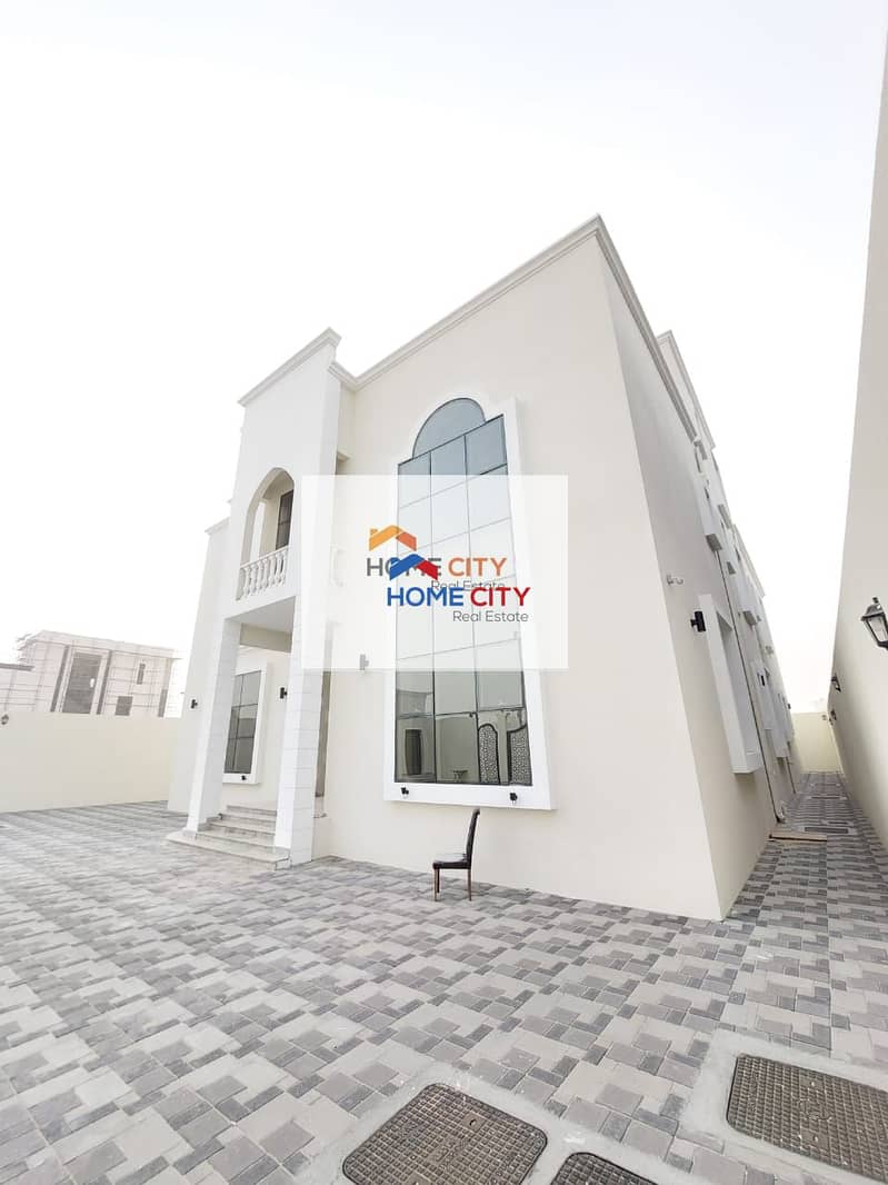 Villa for rent in the city of Riyadh, south of Al Shamkha, in a great location (7 master bedrooms) 180000 dirhams