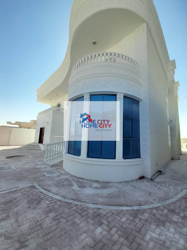 Villa for rent in the south of Al Shamkha, in a prime location, 6 rooms, asking 170,000