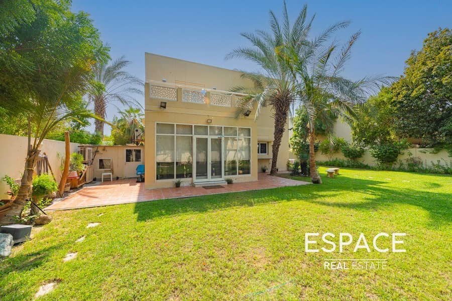 Rare Property with Huge Plot of 9500 sqft Rare Property with Huge Plot of 9500 sqft