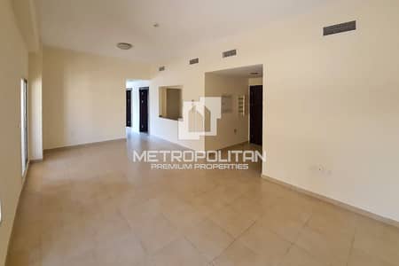 2 Bedroom Flat for Sale in Remraam, Dubai - Spacious Apt | Semi Closed Kitchen | Rented