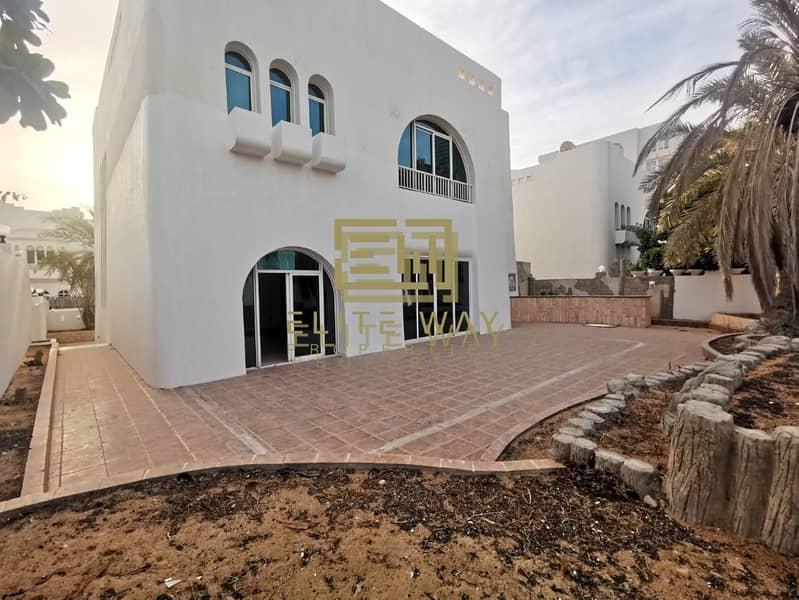 2 renovated 4-Bedroom villa in cornich Al Khalidiya !!!