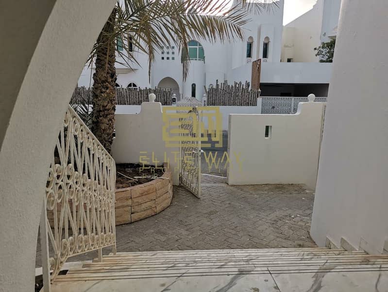 18 renovated 4-Bedroom villa in cornich Al Khalidiya !!!