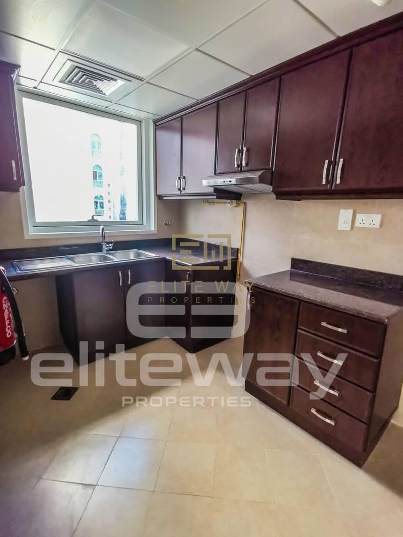 2 Luxurious apartment in a new building on Sheikh Khalifa Street
