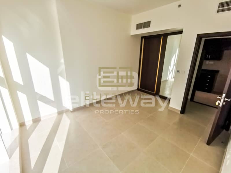 5 Luxurious apartment in a new building on Sheikh Khalifa Street