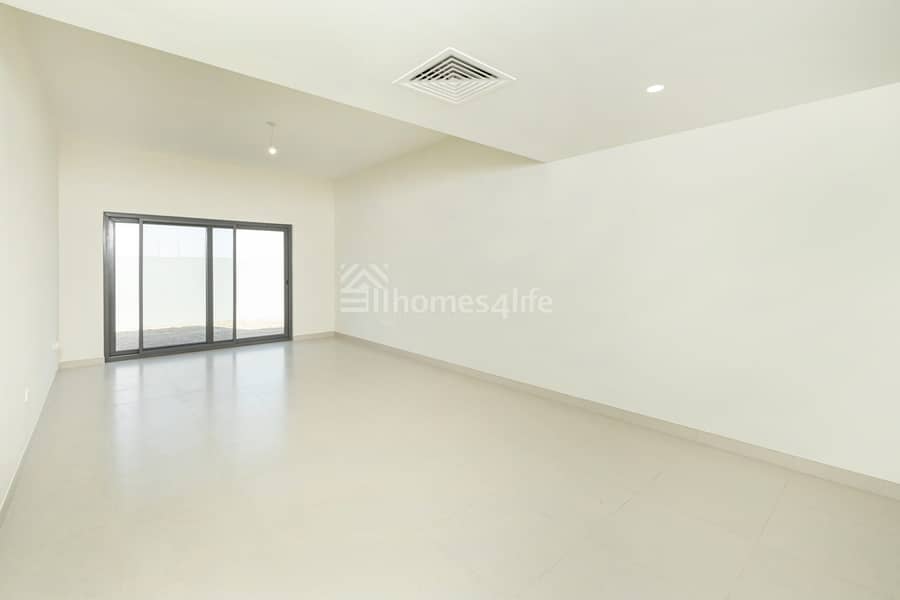 Biggest Layout I Fitted Kitchen I Vacant Biggest Layout I Fitted Kitchen I Vacant