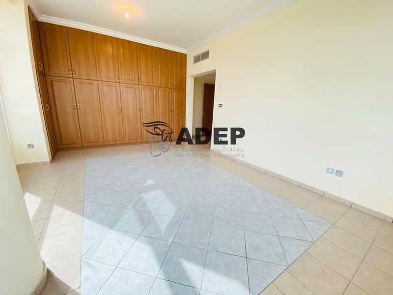 12 Huge 4 Bedroom Apartment with balcony