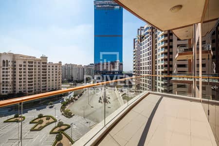 2 Bedroom Flat for Rent in Palm Jumeirah, Dubai - Partial Sea View w/ Private Beach Access