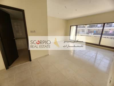 Refurbished Huge 3 BR + Store Apartment with Balcony in Al Hudaiba Only 80 K/ 3 cheqs!!!!