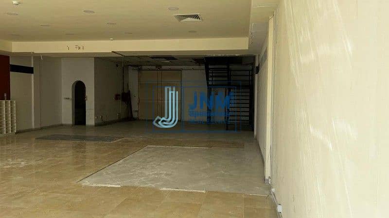 4000 sqft show room for rent  - Prime location - Grab this place