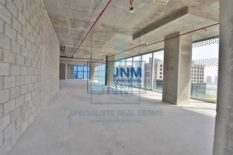 10 Investment Opportunity ! Half floor|10 Parking | Canal View