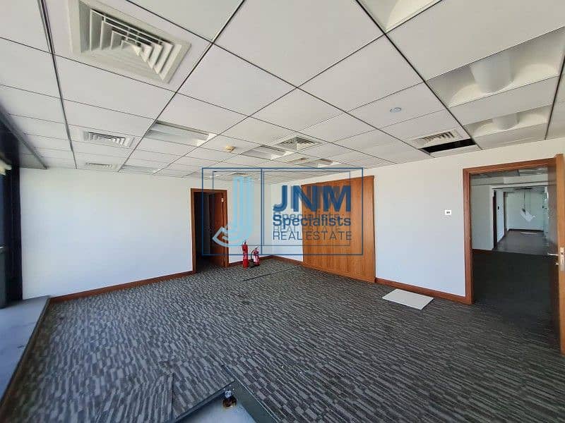 7 Prime Location | High Floor | Corner and Partitioned Office