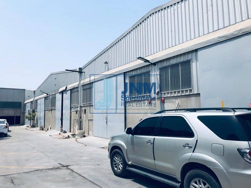 3 4000 sqft warehouse close to main road in a qouz