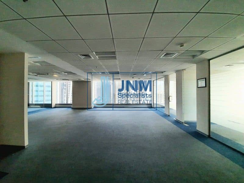 5 Linked offices! Lake view | Near Metro