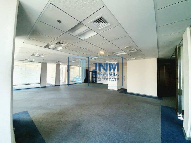 6 Linked offices! Lake view | Near Metro