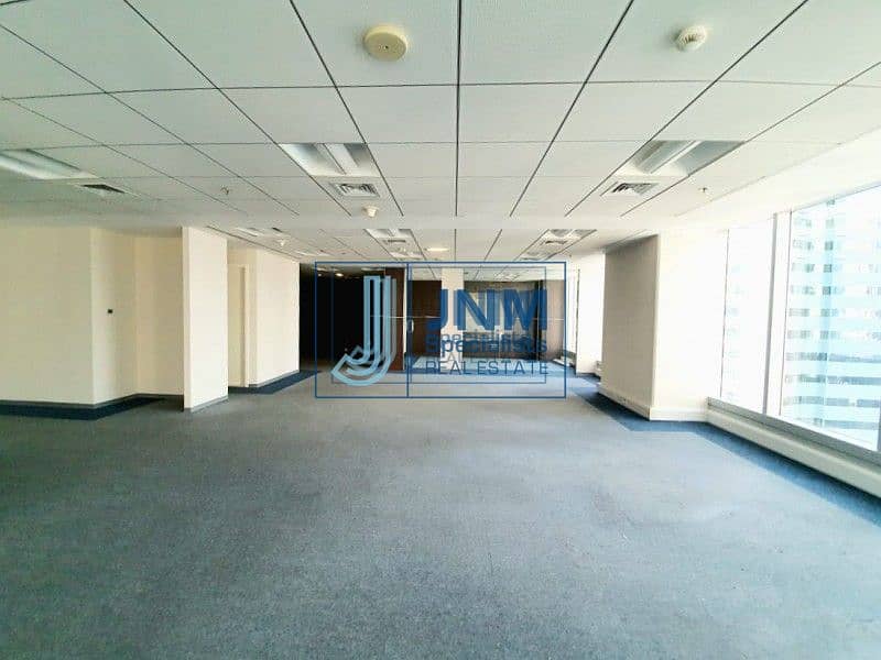 14 Linked offices! Lake view | Near Metro