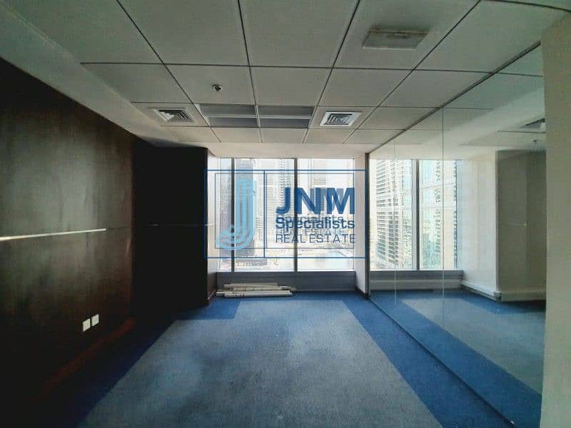 16 Linked offices! Lake view | Near Metro