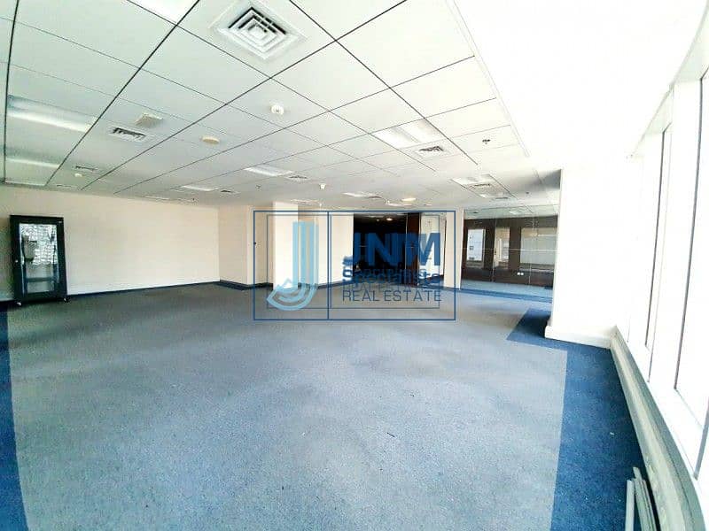 17 Linked offices! Lake view | Near Metro