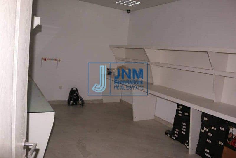 7 Warehouse with Mezzanine in Al Quoz 4 with Offices