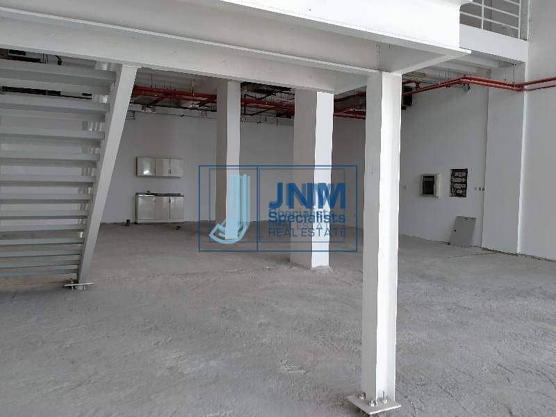 17 Showroom for rent 3015sqft in al quoz 04 main road