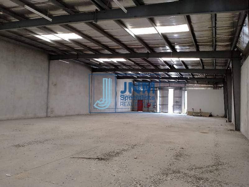 4 6600 Sq-ft insolated warehouse for rent in al quoz