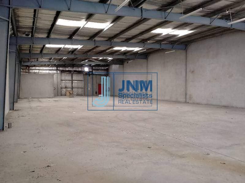 7 6600 Sq-ft insolated warehouse for rent in al quoz
