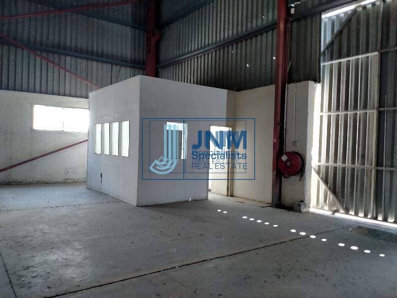 7 warehouse with commercial Land for Rent in al quoz