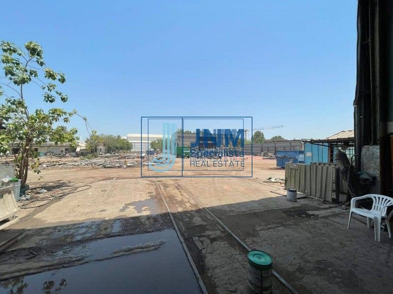 3 200000 Sq-ft commercial land with warehouse for rent in al quoz