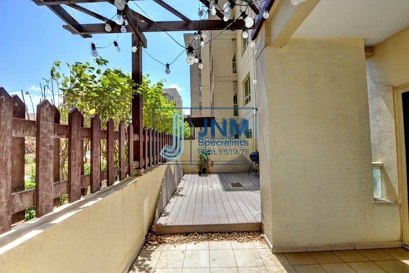 Well Maintained Apartment With Balcony In Greens !