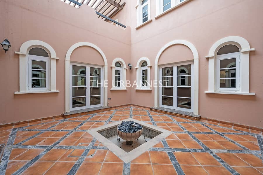 6 Valencia in Prime Location 5BH | Pool and Garden