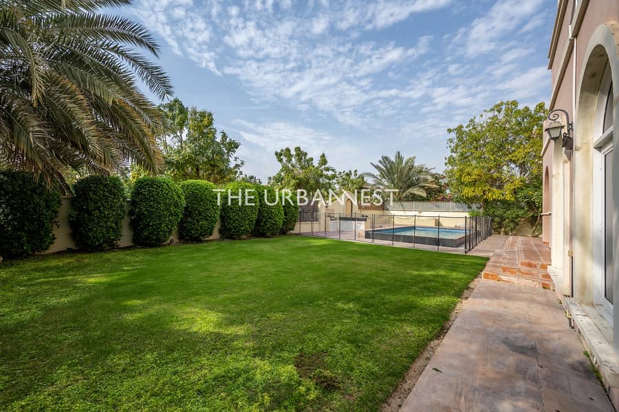 17 Valencia in Prime Location 5BH | Pool and Garden