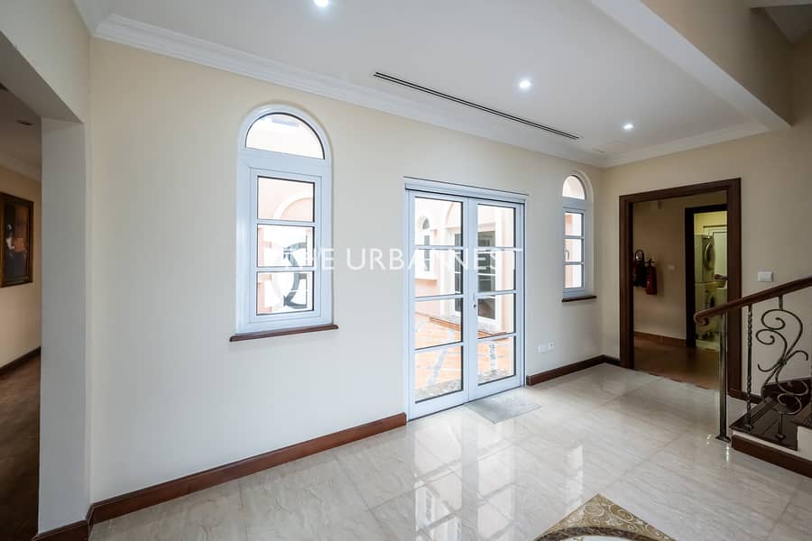 21 Valencia in Prime Location 5BH | Pool and Garden