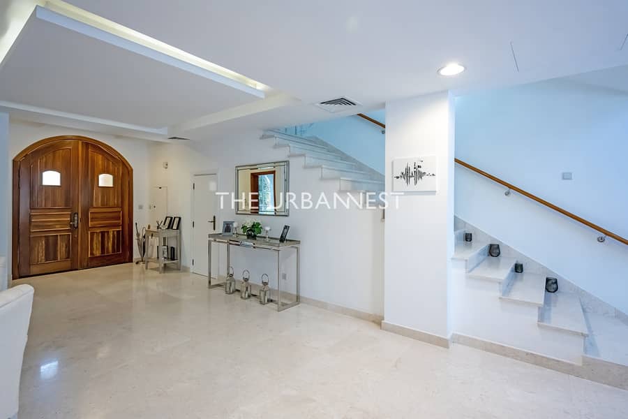 11 Bespoke Stunning and Bright 4 BHK | with Pool