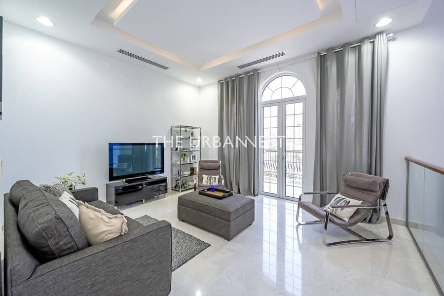 15 Bespoke Stunning and Bright 4 BHK | with Pool